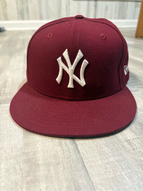 New Era Other - New Era 59fifty New York Yankees Fitted Hat Burgundy Maroon White Logo Size 71/2